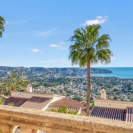 Gaga Moraira *